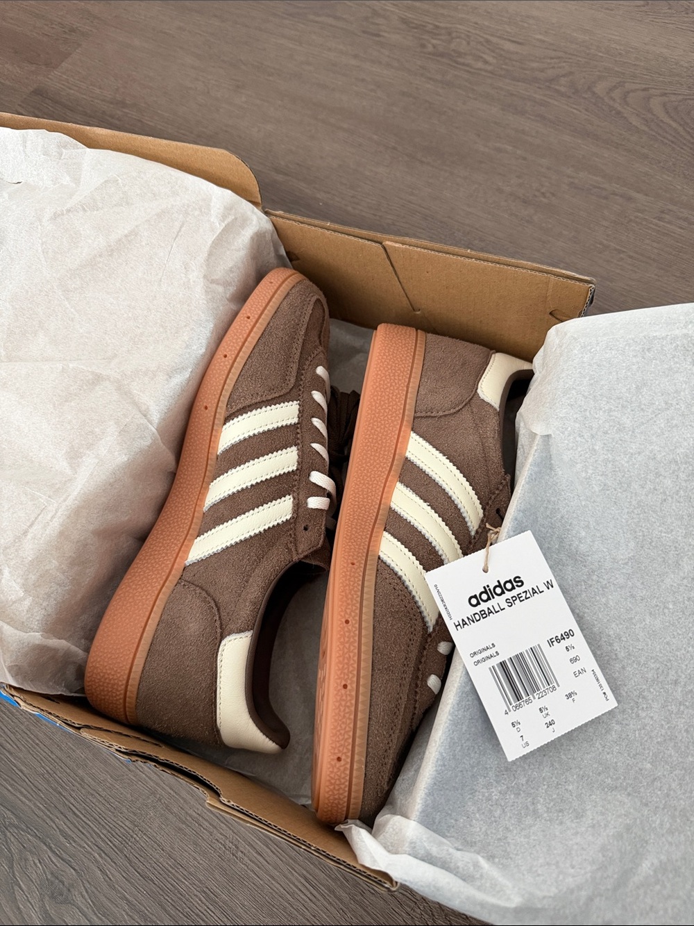 adidas Spezial Low-Top Sneaker in Brown and White - Picture 6 of 7